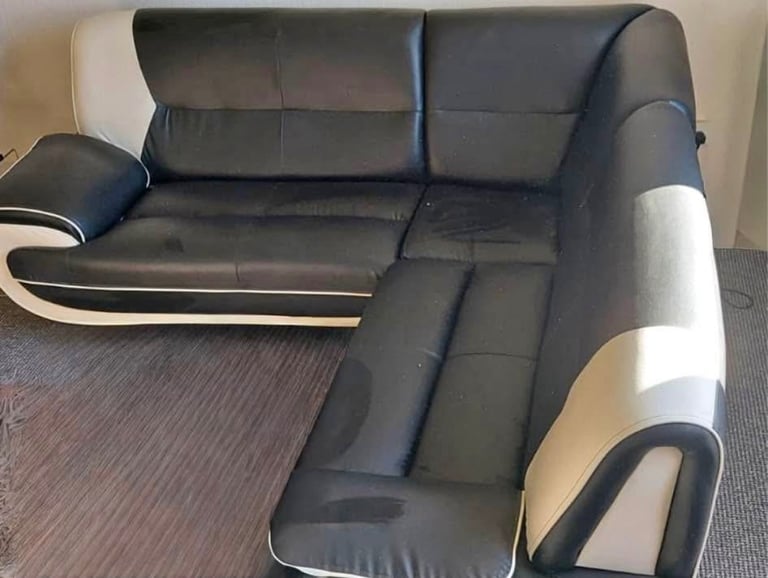 Black and white leather corner sofa / couch 🚚 DELIVERY AVAILABLE 🚚