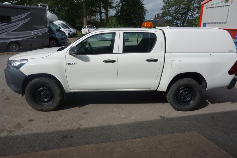 Toyota Hilux 2.4 D-4D Active Pickup Double Cab 4dr Diesel Manual 4WD ... 2020/70