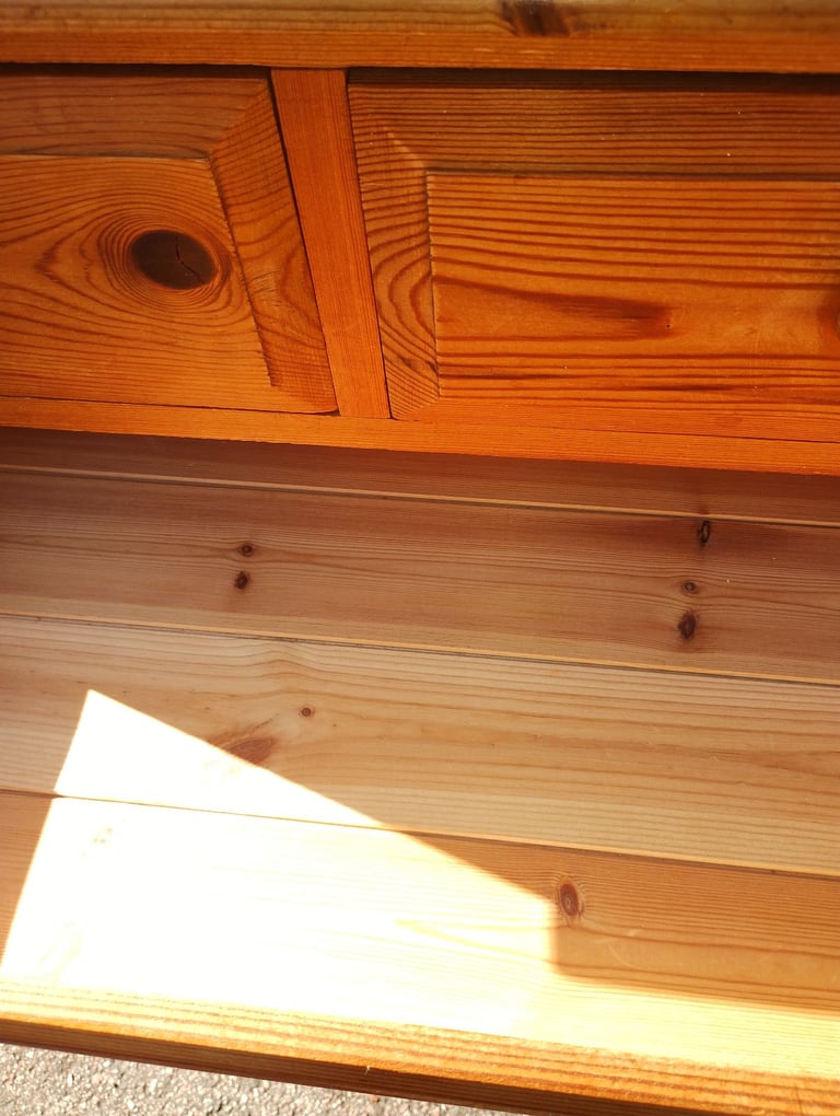 Chest of drawers 