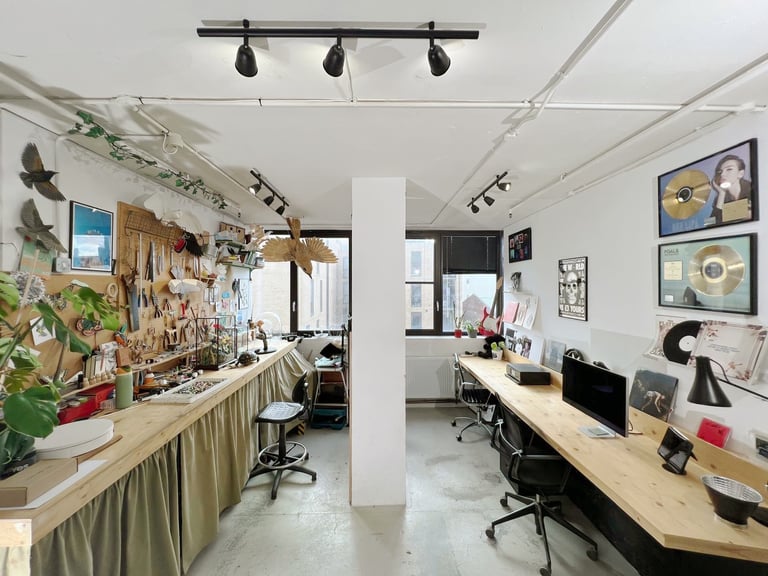 AWESOME PRIVATE CREATIVE STUDIO OFFICE - £1150 p/m IN HACKNEY, BROADWAY MARKET.