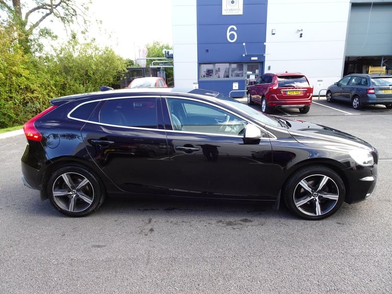 2019 Volvo V40 2.0 D2 R-Design Edition Euro 6 (s/s) 5dr HATCHBACK Diesel Manual