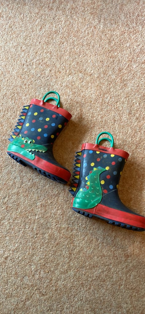 Size 6 wellies