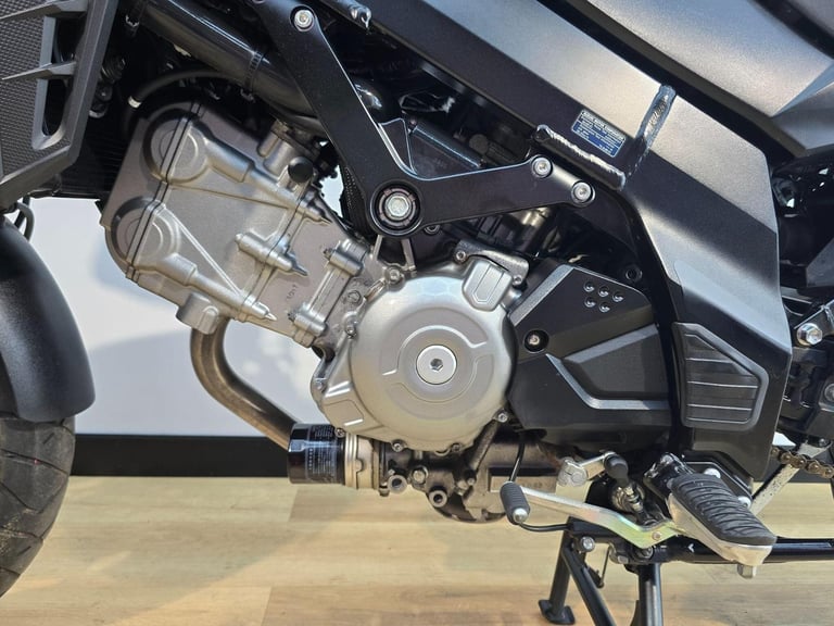 Suzuki V-Strom 650 Black 2020 - Centre Stand, Clear Screen **LOW MILEAGE**