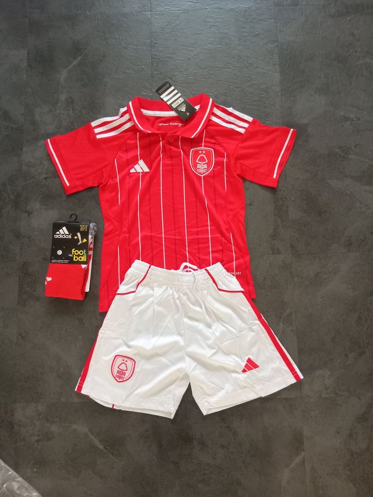 Nottingham forest 25/26 season kids full kits £30 each
