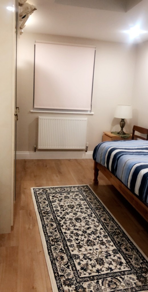 (AVAILABLE NOW) For Professional ONLY.. CLEAN MEDIUM ROOM IN WALTHAMSTOW, E17 4JR - FOR JUST £548pm