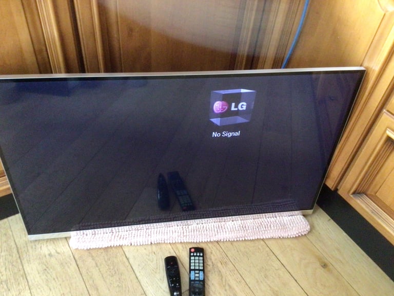 LG 42LM670T 42in LED TV - Remote & Magic Remote (NO STAND)