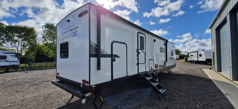 Forest River East To West Longitude 319BH American Caravan 5th Wheel