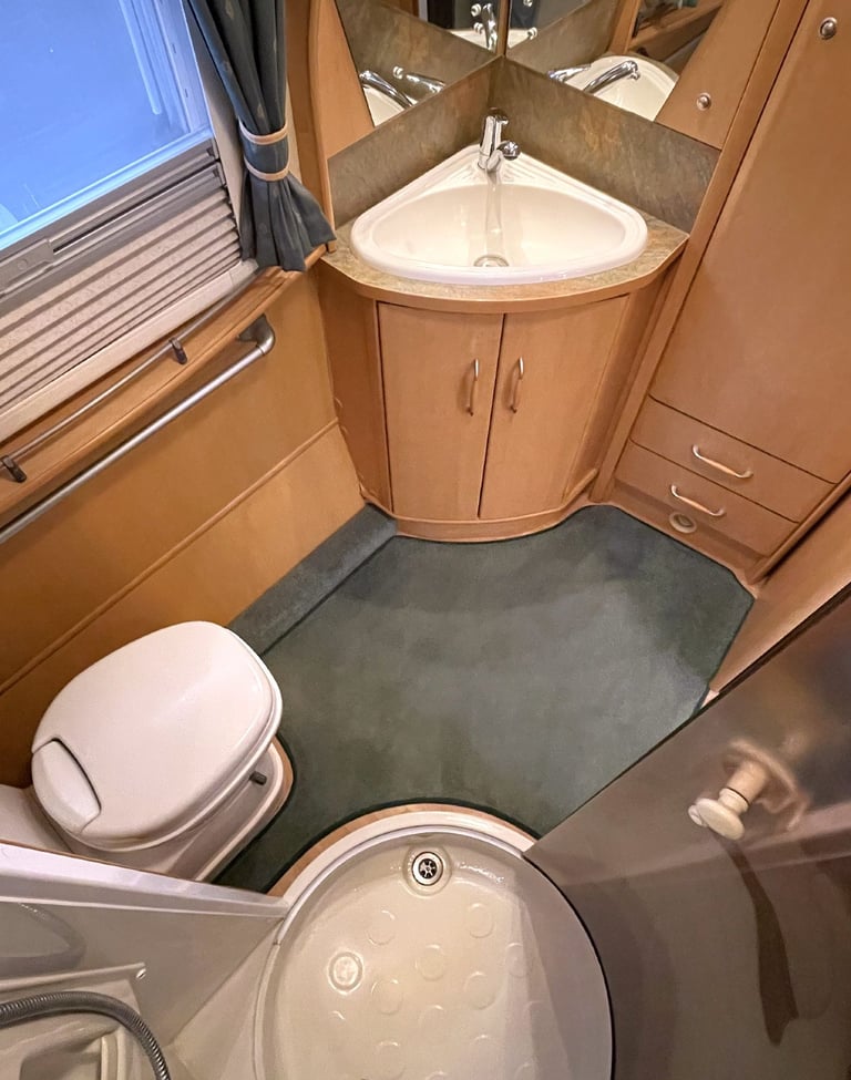 2005 ABBEY VOGUE GTS 416 4 BERTH CARAVAN, END BATHROOM WITH MOTOR MOVER & AWNING