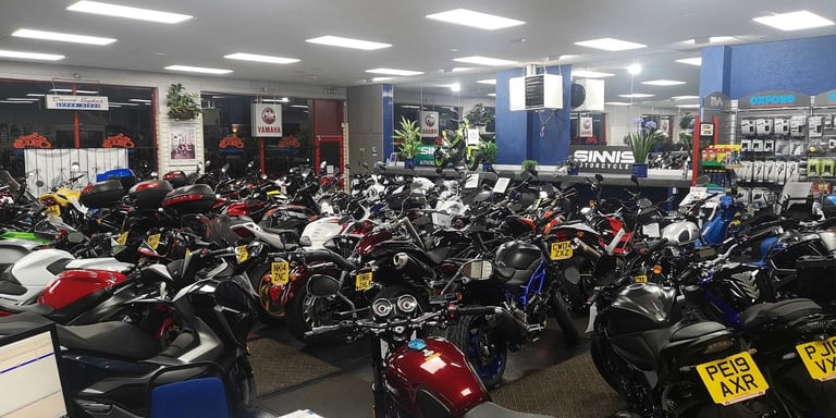 Triumph Street Triple 675-R 61-REG ONLY 411 DRY MILES WITH EXTRAS £5399.OTR