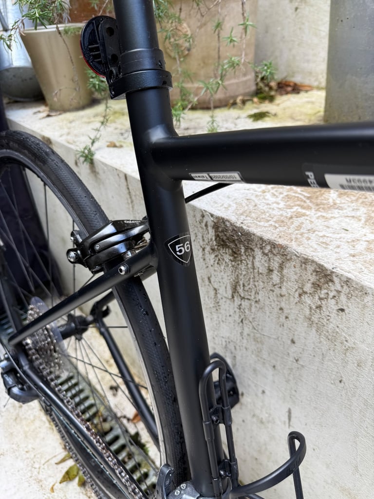 Specialized Allez E5 in Black/Cast Battleship/Carbon size 56cm + accessories 