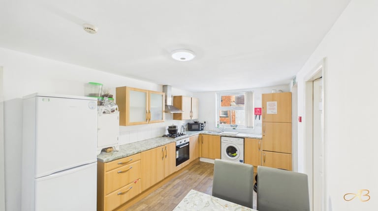 **DOUBLE ROOMS - AVAILABLE NOW**
