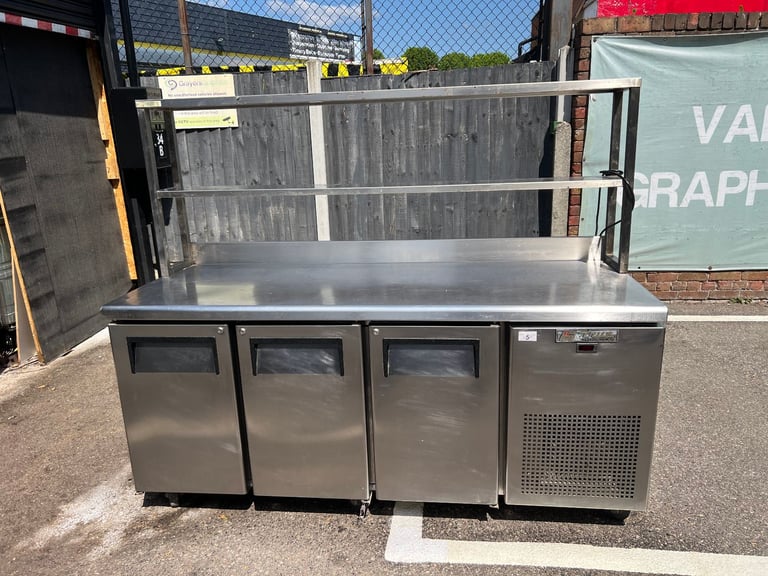 COMMERCIAL CATERING 3 DOORS BENCH COUNTER FRIDGE PLUS SHELF ON  CAFE RESTAURANT