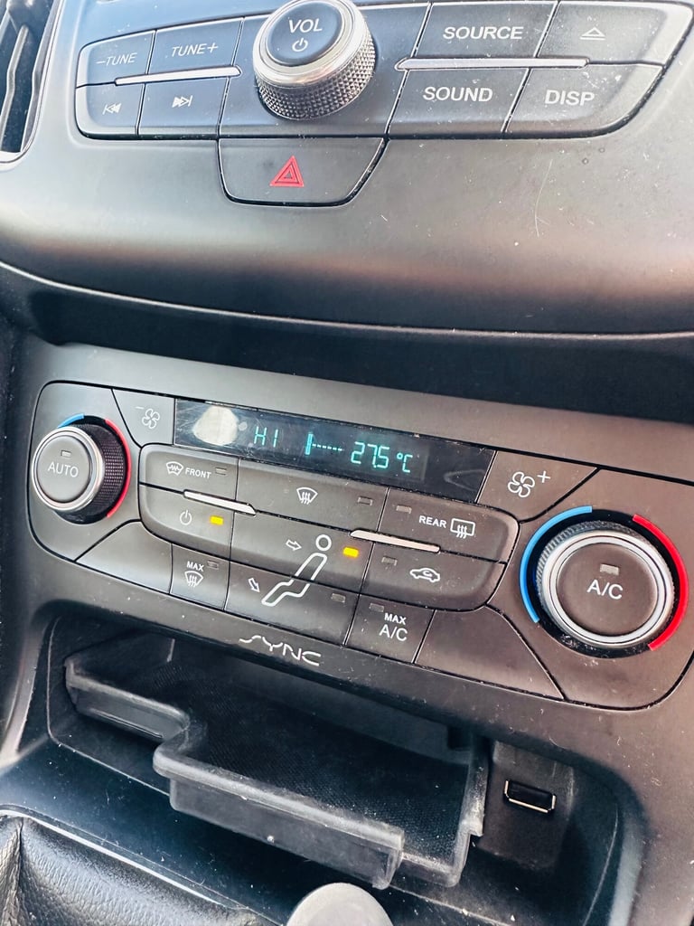 2014 Ford Focus 1.6 TDCi 115 Titanium 5dr HATCHBACK Diesel Manual - Image 15