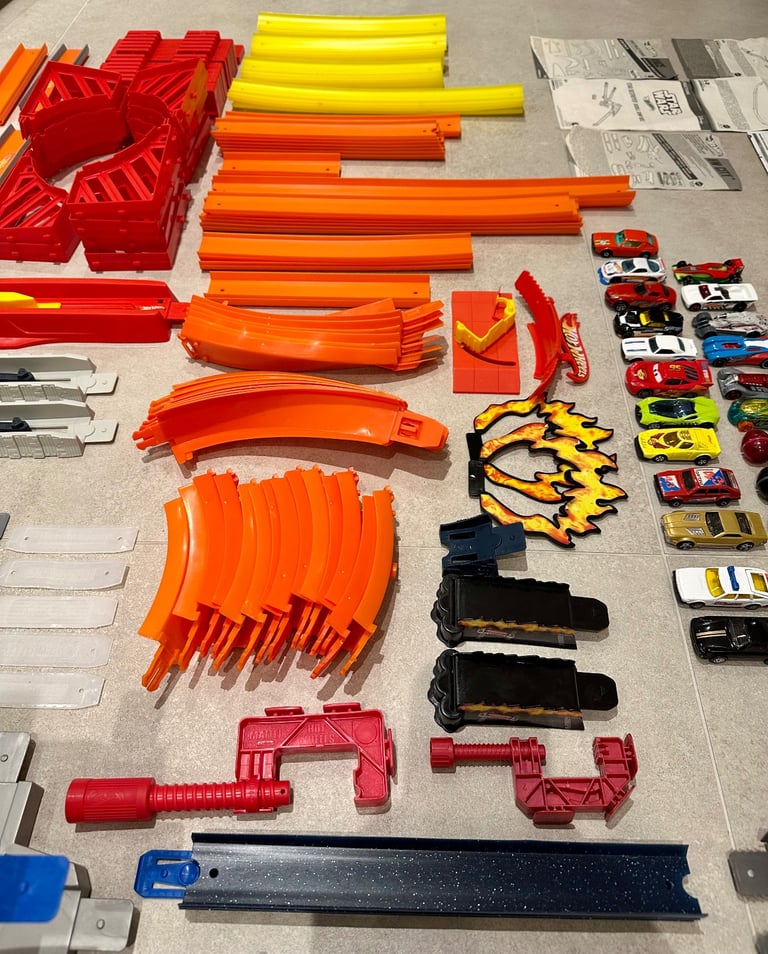 Hot Wheels Set, Track & Cars Bundle 