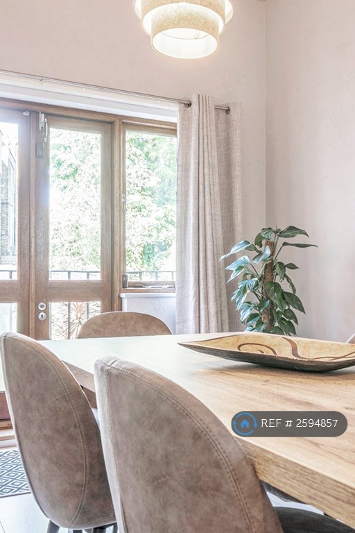 4 bedroom house in Warwick Gardens, London, W14 (4 bed) (#2594857)