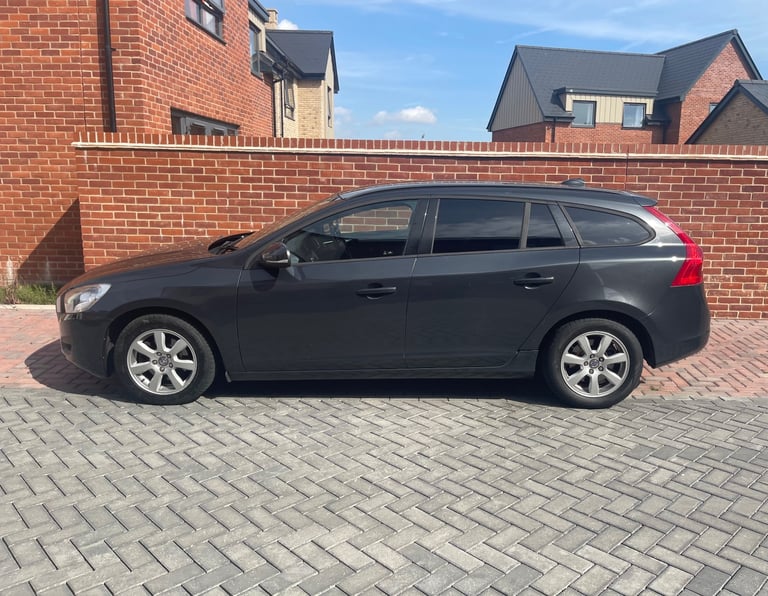 VOLVO V60 2.0 ESTATE 2013 only 1 Previous Owner