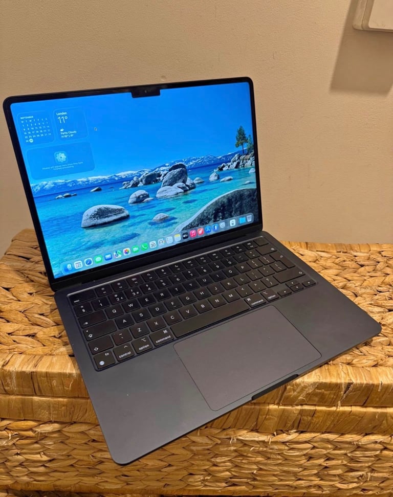 image for Apple MacBook Air M2 13.6” 8GB 512GB Midnight