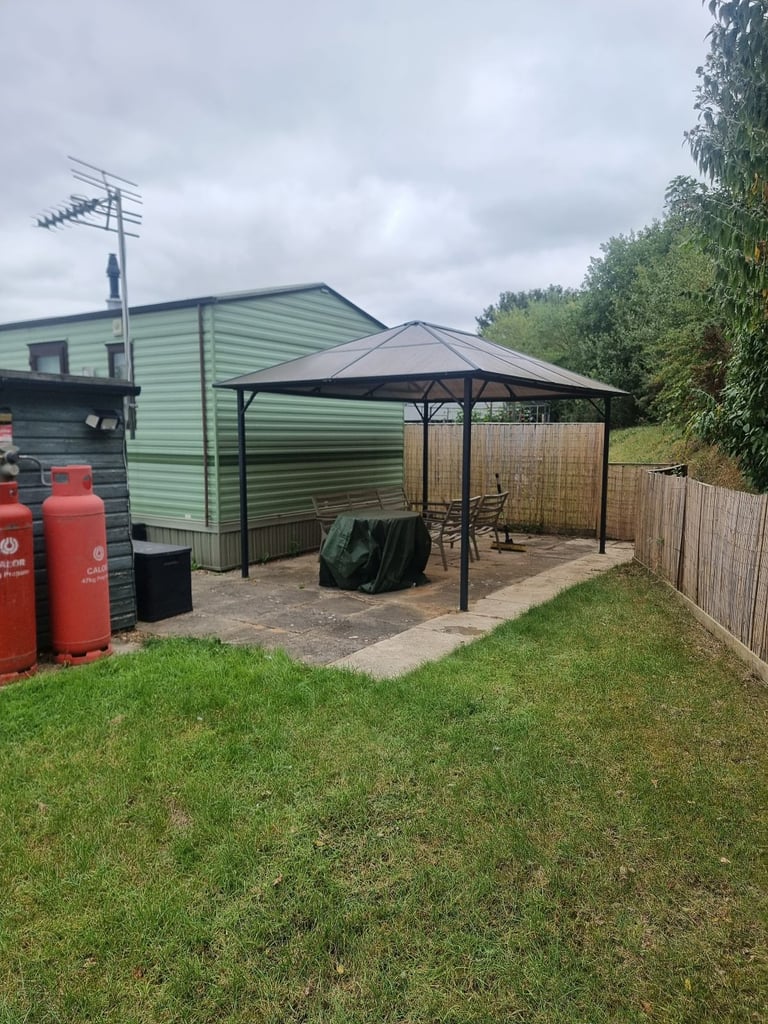 Willerby Salisbury Static Caravan 35 x 12 2 bedroom sited PRIVATE SALE