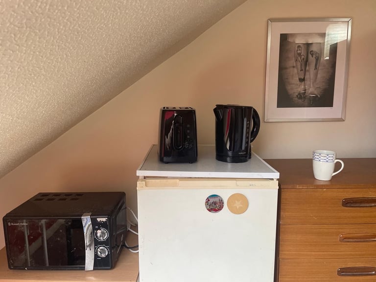 Two Newly Refurbished Rooms in Clean, Quiet Home – Ideal for Students or Professionals