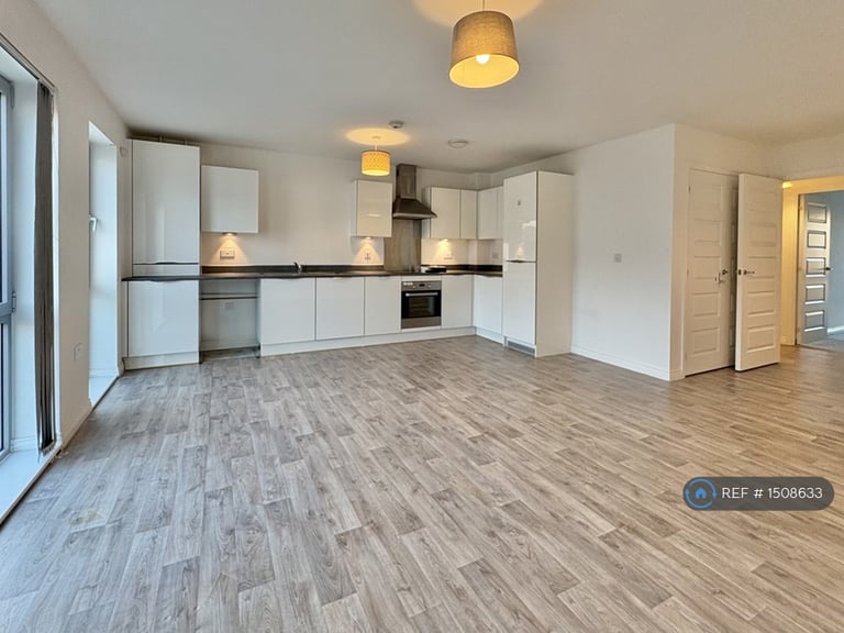 2 bedroom flat in Albarn Court, Colchester, CO2 (2 bed) (#1508633)