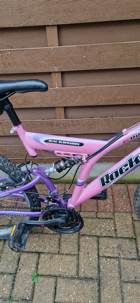 ROCKFOX REFLEX DUAL SUSPENSION 18 INCH FRAME 26 INCH WHEELS. VERY GOOD.