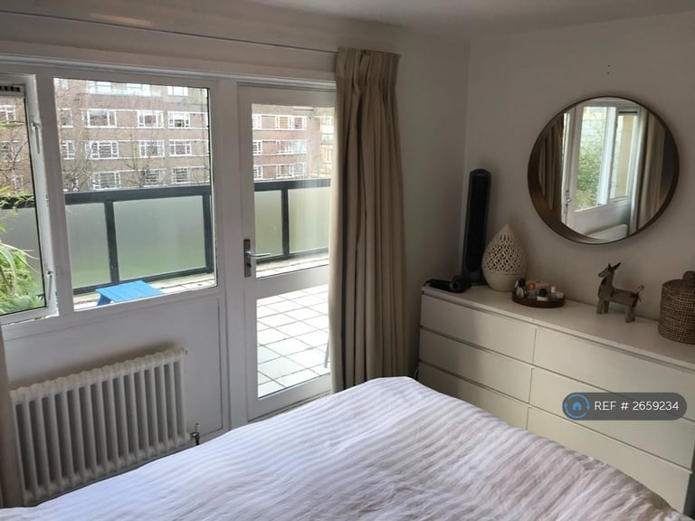 2 bedroom flat in Whitechapel, London, E1 (2 bed) (#2659234)