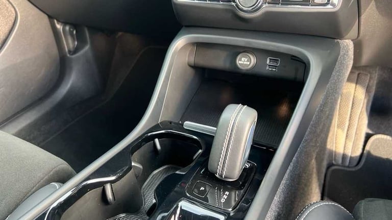 2021 Volvo XC40 2.0 B4P R DESIGN Pro 5dr Auto SUV Petrol Automatic