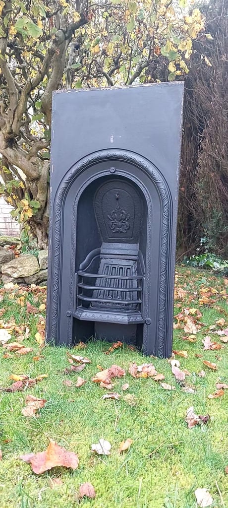 image for Victorian / Edwardian cast iron fireplace