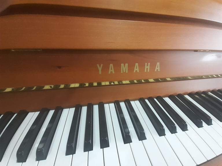 Yamaha c1996 upright Piano Satin Walnut *adjustable stool + 1st tuning* 3 pedals