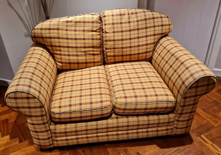 DELIVERY INCLUDED VGC JOHN LEWIS 2 seater classic style patterned fabric sofa 