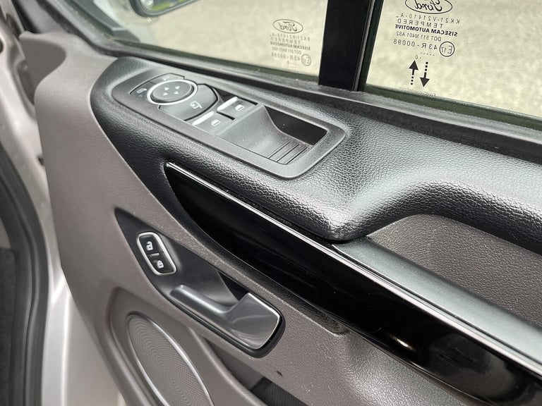 2020 Ford Tourneo Custom 2.0 320 EcoBlue Titanium Auto L2 Euro 6 (s/s) 5dr MPV Diesel Automatic