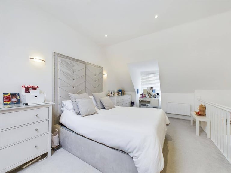 Modern 3-Bedroom house in Dukes Quarter, Bordon.