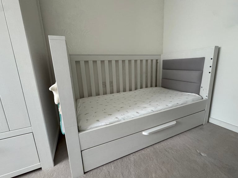 Mamas & Papas Franklin Cotbed, Wardrobe and Bookshelf set