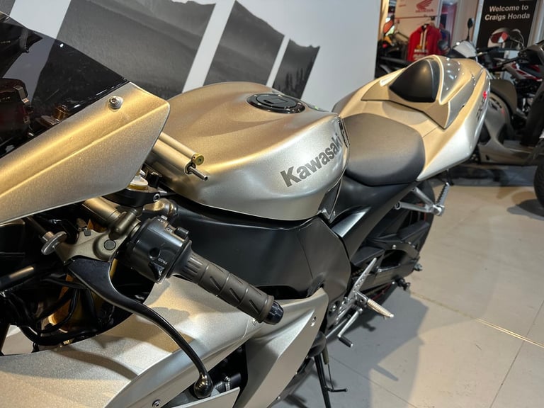 Kawasaki ZX 10 R 2005 with 19,895 miles + Akrapovic 