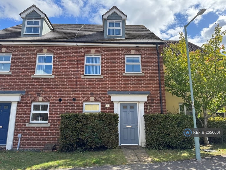 image for 3 bedroom house in Sycamore Drive, Bury St. Edmunds, IP32 (3 bed) (#2656661)