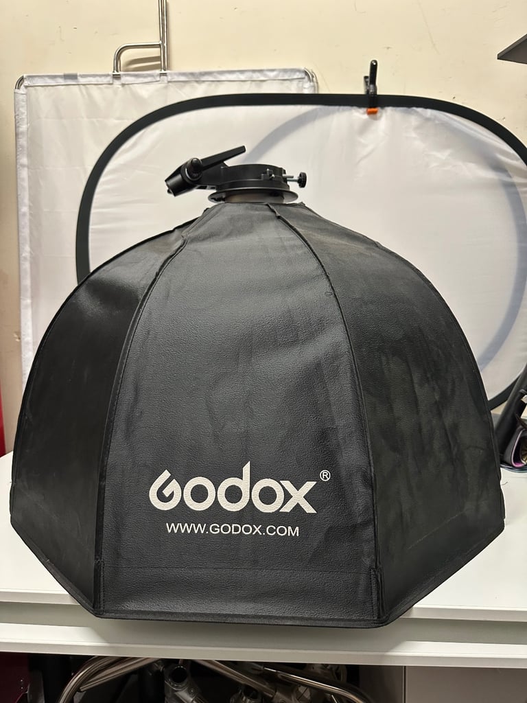 GODOX 32” / 80 cm Octagon Umbrella Softbox – Portable