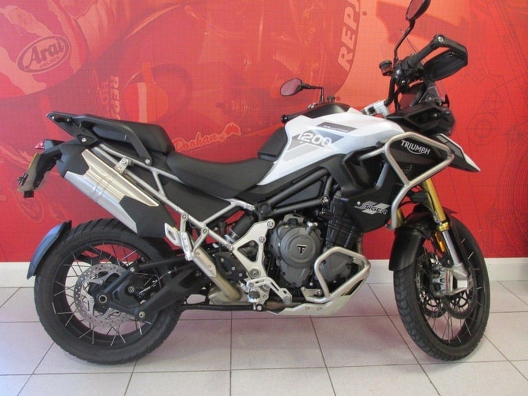 2022 TRIUMPH TIGER 1200 RALLY PRO - 2772 MILES 
