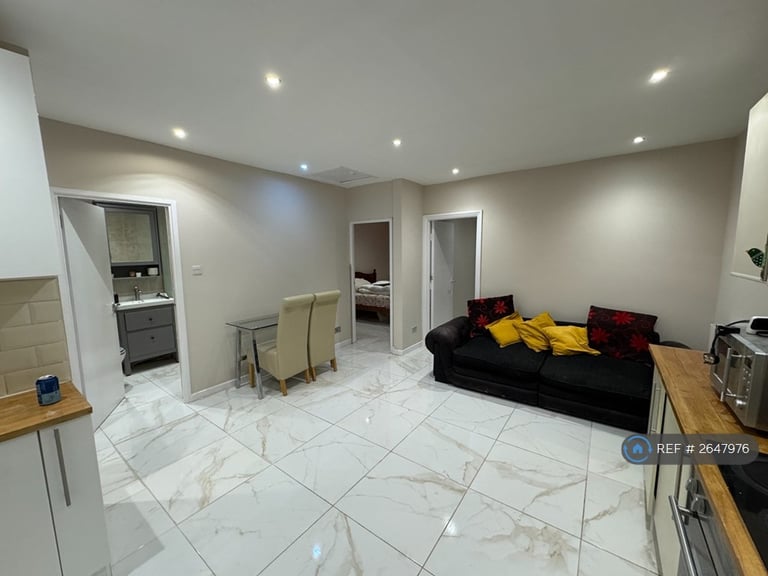 2 bedroom flat in Ditton Lane, Cambridge, CB5 (2 bed) (#2647976)