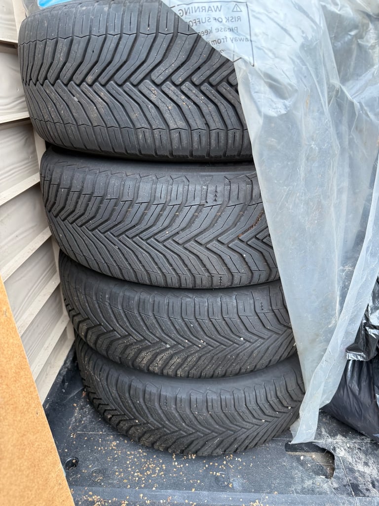 Four Ford 16” Rims ET50 with 205/60/R16 Tyres