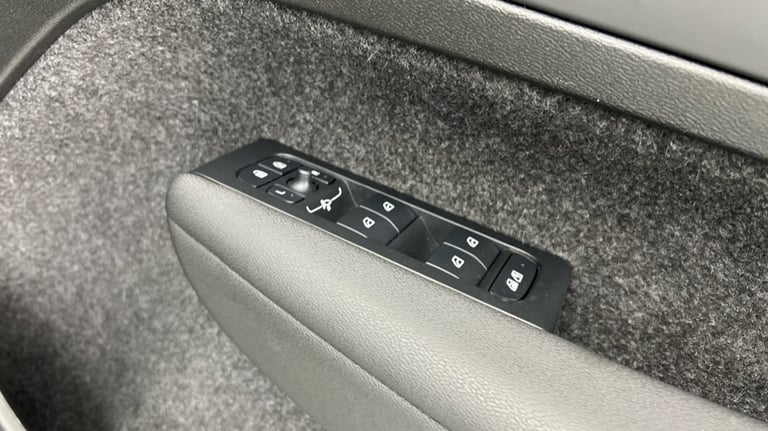2025 Volvo XC40 Ultra, B4 Mild hybrid, Petrol, Dark Estate Petrol Automatic