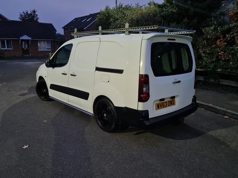 Factory Crew Van  Long Wheel Base Twin Side Loading Doors 2013 Peugeot Partner Professional HDI