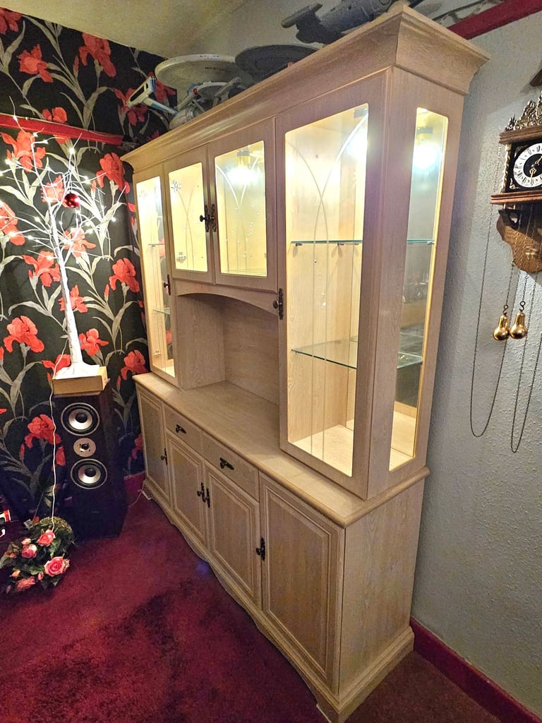 large display cabinet with electric lighting