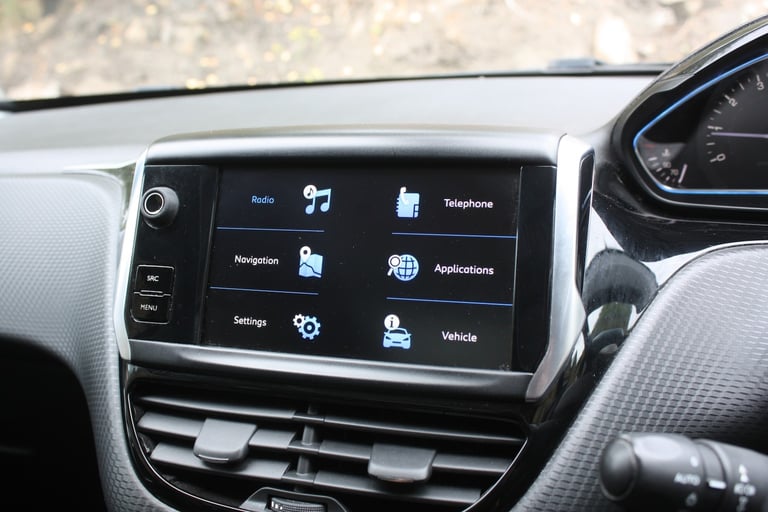 PEUGEOT 2008 1.2 PureTech Allure Premium 2019