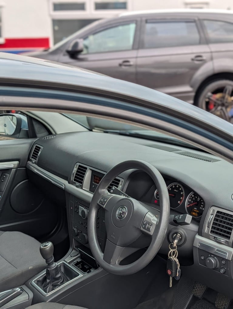 2006 Vauxhall Vectra 1.8i VVT Exclusiv 5dr HATCHBACK PETROL Manual