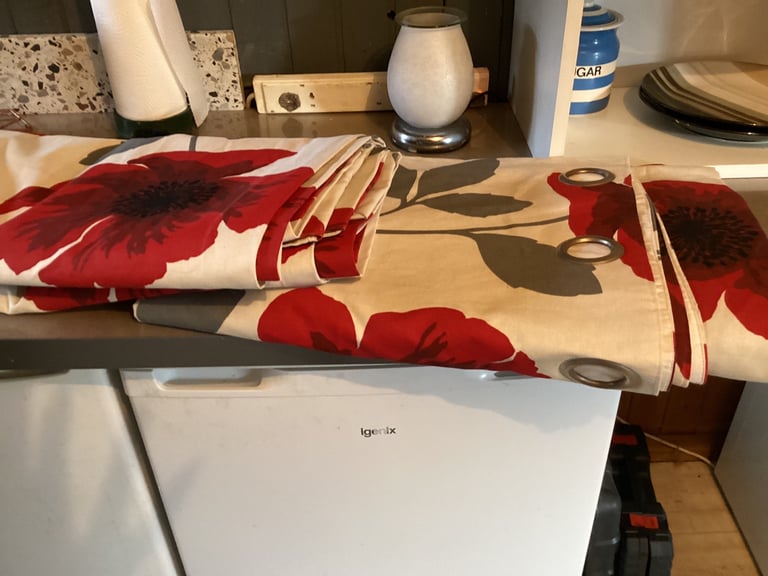 Pair large poppy ring top curtains 