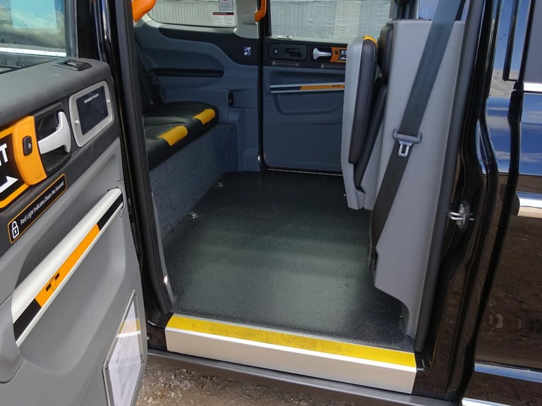 2024 74 REG LEVC TX VISTA COMFORT PLUS TAXI CAB HYBRID AUTO DAMAGED SALVAGE