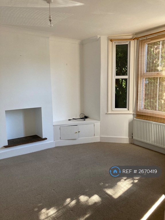 3 bedroom house in West Molesey, West Molesey, KT8 (3 bed) (#2670419)