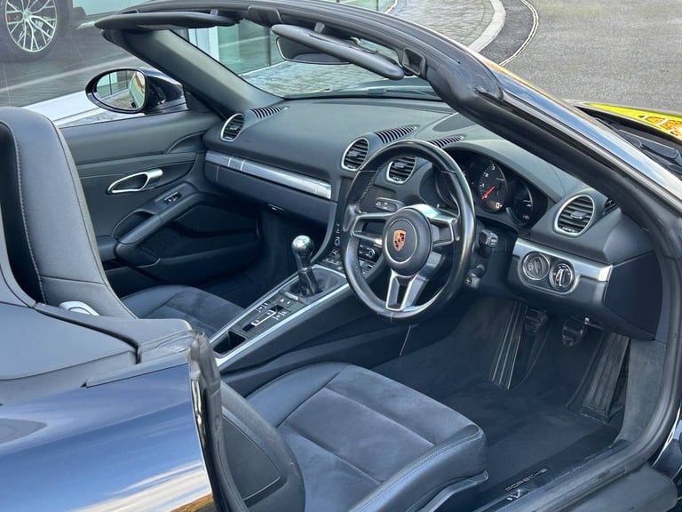 2017 Porsche Boxster 2.0 2dr CONVERTIBLE PETROL Manual