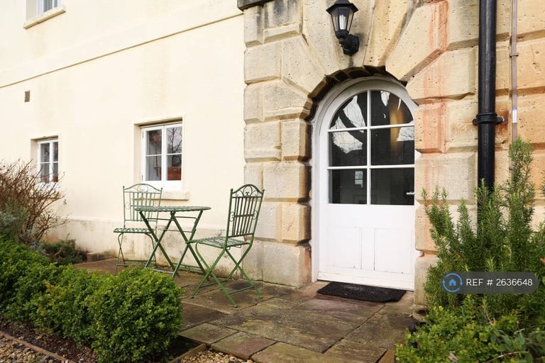 1 bedroom flat in Grove House, Bristol, BS8 (1 bed) (#2636648)