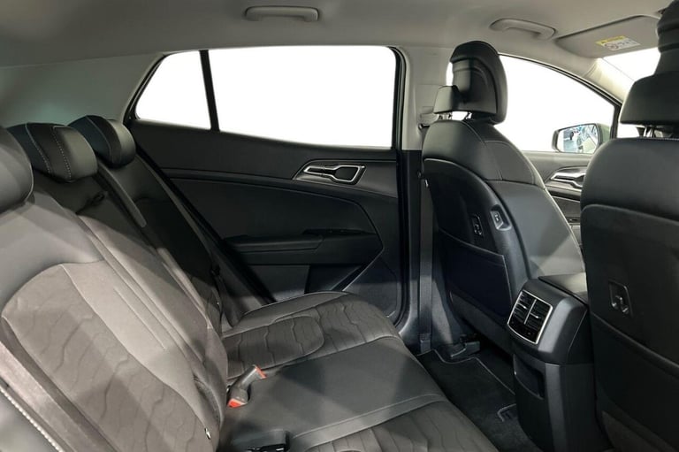 2023 73 KIA SPORTAGE 1.6 T-GDI 13.8KWH 3 SUV 5DR PETROL PLUG-IN HYBRID AUTO AWD 